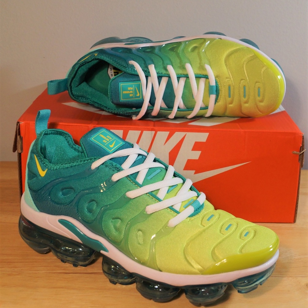 Nike Womens Vapormax Plus